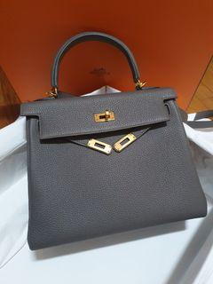 🆕 AUTHENTIC HERMES KELLY 25 VERT DE GRIS TOGO IN GOLD HARDWARE, Luxury,  Bags & Wallets on Carousell