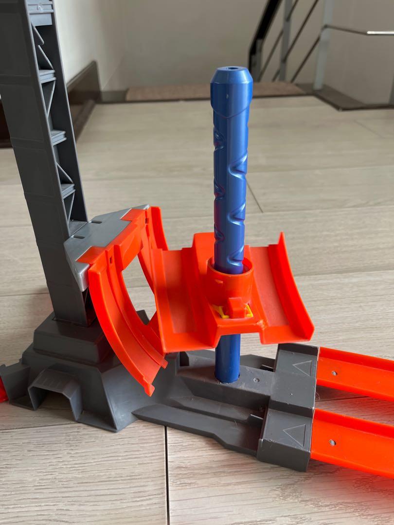 Hot Wheels 2 Lane Car Launcher with Cage Finish Line, Hobbies & Toys