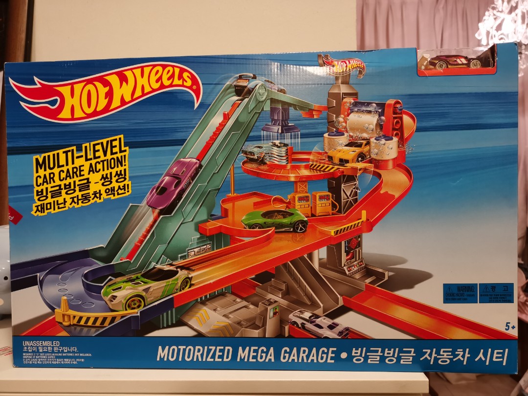 Hot Wheels Motorized Mega Garage NEW SET and READY