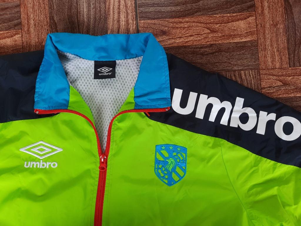 Umbro best sale running jacket