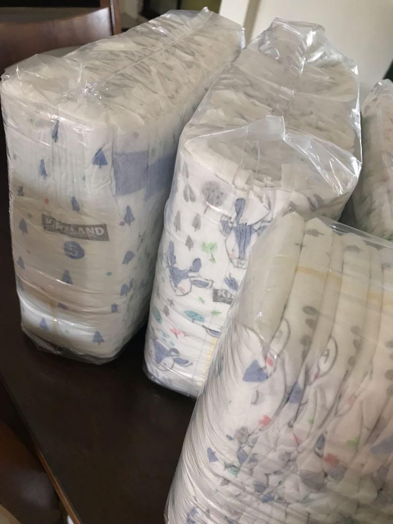 Kirkland Signature Diapers (Size 5), Babies & Kids, Bathing & Changing