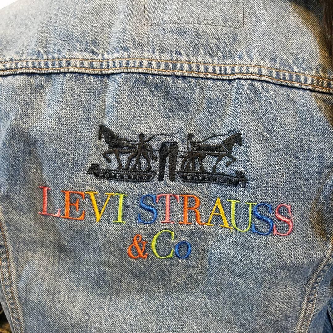 Levi Strauss Denim Jacket Limited Edition Rainbow Print, Men's Fashion,  Coats, Jackets and Outerwear on Carousell