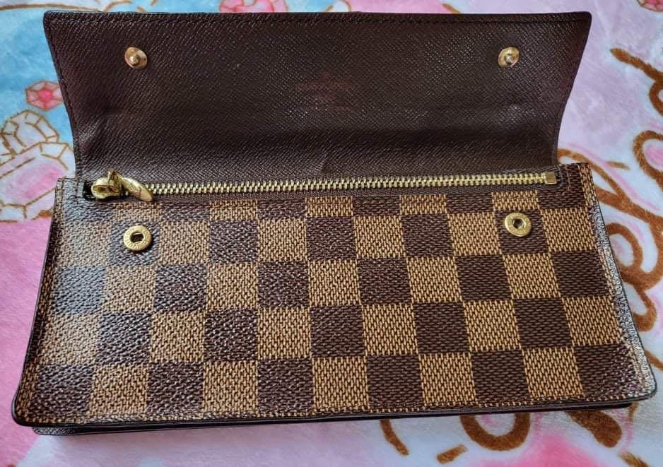 lv wristlet wallet