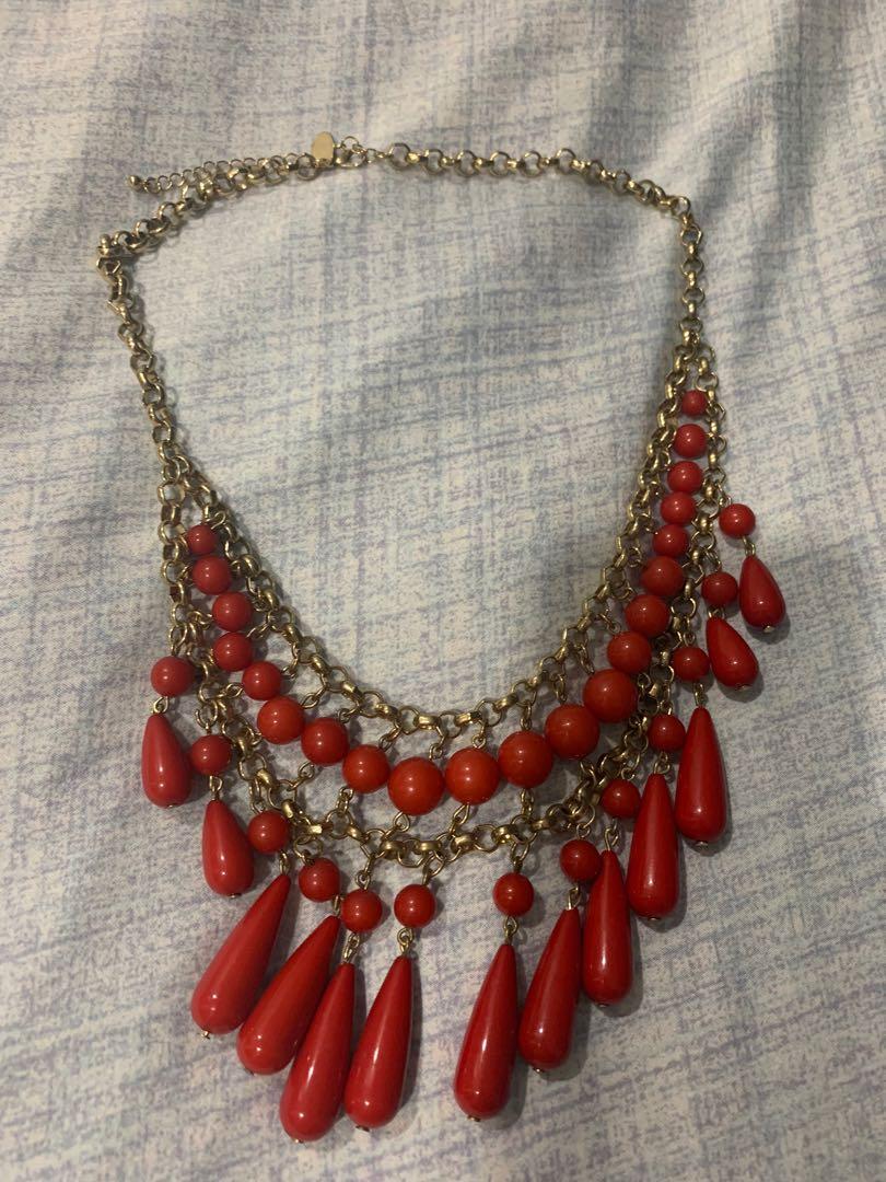 Red store necklace lovisa