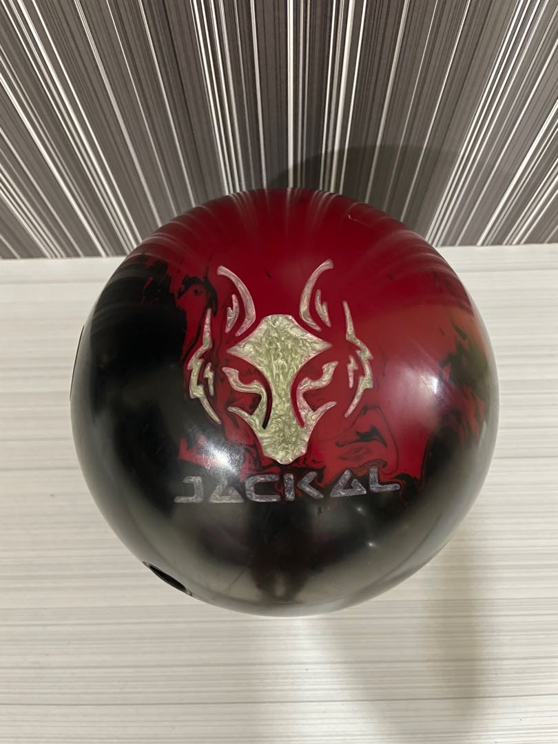 Motiv Jackal Legacy (14lbs) Bowling Ball, Sports Equipment, Sports