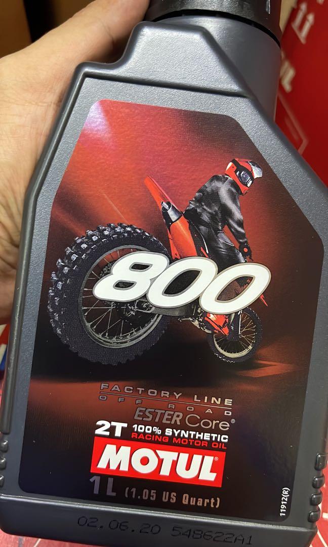 Motul 800 100% synthetic 2T Racing Circuit Oil, Motorbikes on Carousell