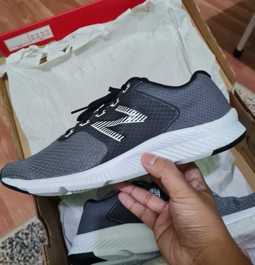 New balance rubber shoes (brandnew 