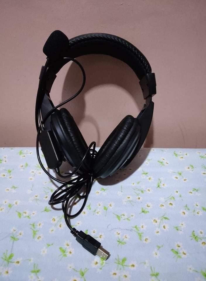 PROTON PW90 USB Wired Headset with Leather Earpads (Category: Headphones & Headsets) located in Quezon City. Submitted by ikme11 (Listing ID 1145882565, Image 3). Description: PROTON PW90 SPECS: • Minimize unwanted noise • Extra-comportable leather earpads • In-line controls • Sensitivity: 38dB ± 3dB • Omni-Directional Microphone • USB Connection • Frequency Range: 20 Hz – 20 kHz • Weight: 0.202 kg • Dimensions: 17.3 x 20 x 9 cm • Color: Black Bo