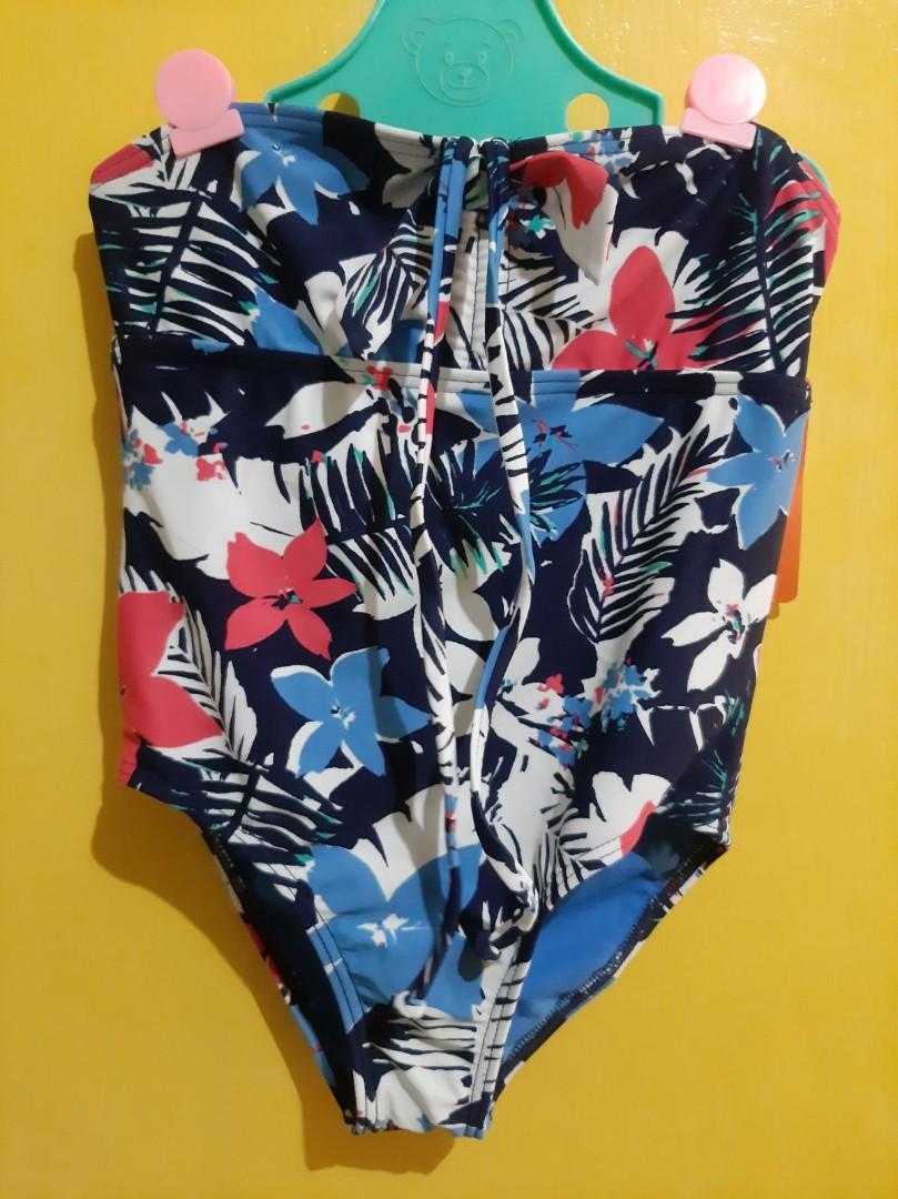 Roxy Girls Swimsuit size 6 (Category: Babies & Kids Fashion) located in Manila. Submitted by zoemarga (Listing ID 1145922596, Image 1). Description: halter tube swisuit for girls. brand new and originak with tag.