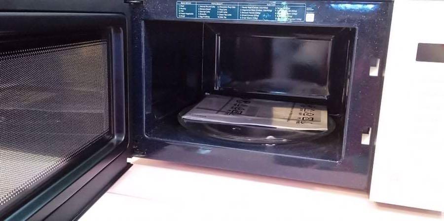 SAMSUNG BESPOKE MICROWAVE OVEN (Category: Ovens & Toasters) located in Quezon City. Submitted by annys.online (Listing ID 1145932080, Image 3). Description: SAMSUNG BESPOKE MICROWAVE OVEN * Stylish Design * Triple Distribution System * Home Dessert Function * Quick Defrost 👉 SAMSUNG MICROWAVE OVEN MS23T5018AP TC COLOR PINK SRP 7,695 CASH 6,700 MS23T5018AW TC WHITE SRP 7,695 CASH 6,700 Brand new and sealed with warranty and receipt 7 days outrigh