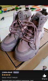 Sepatu boots wanita