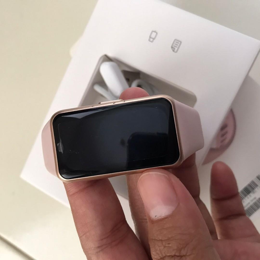 Smartwatch Huawei Band 6, Fesyen Wanita, Jam Tangan di Carousell