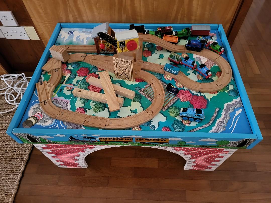 Thomas the tank engine sale table and train set