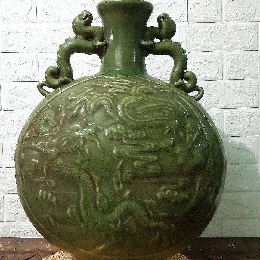 Vintage Embossed Celadon (Category: Vases & Decorative Bowls) located in Manila. Submitted by aikahzdm (Listing ID 1145801461, Image 2). Description: SALE ❗ VINTAGE EMBOSSED CELADON PAIR JAR, DRAGON AND PHOENIX DESIGN, GOOD CONDITION Pm sent If Interested 🙂 18k lp pair.