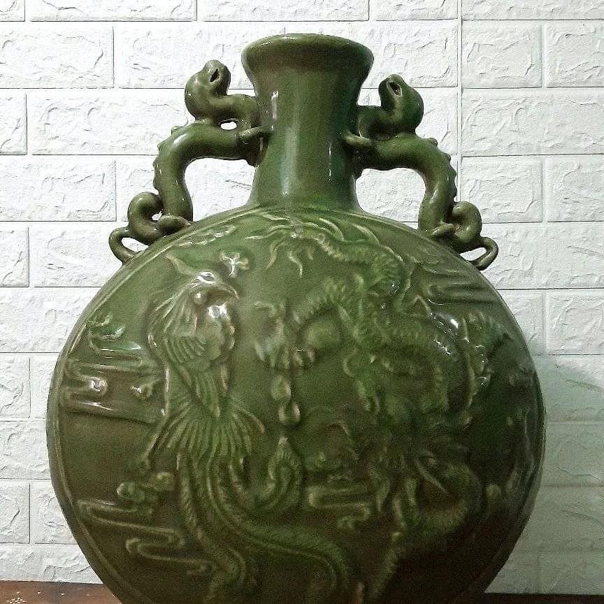 Vintage Embossed Celadon (Category: Vases & Decorative Bowls) located in Manila. Submitted by aikahzdm (Listing ID 1145801461, Image 1). Description: SALE ❗ VINTAGE EMBOSSED CELADON PAIR JAR, DRAGON AND PHOENIX DESIGN, GOOD CONDITION Pm sent If Interested 🙂 18k lp pair.