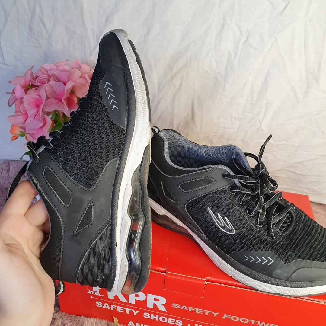 World balance black shoes for sale ladies