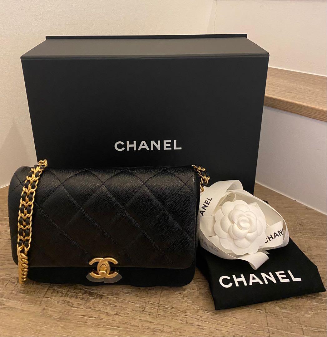 Chanel Metallic Gold Mini Flap Bag, Women's Fashion, Bags & Wallets,  Cross-body Bags on Carousell