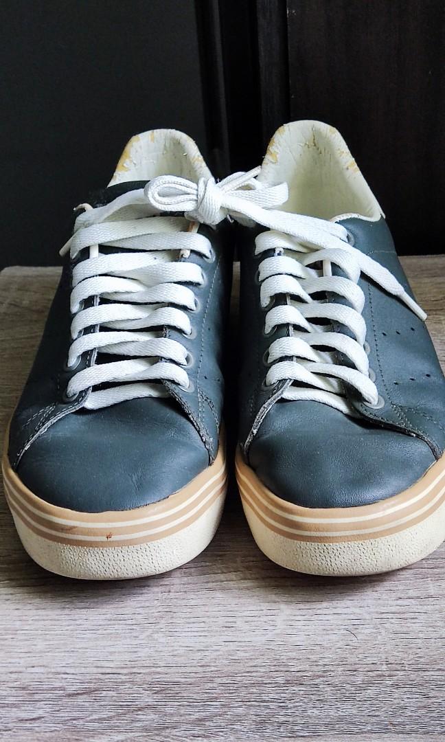 Addidas Stan Smith Black US 8 M (Category: Sneakers) located in San Rafael. Submitted by potiny (Listing ID 1146161049, Image 1). Description: Good condition Made with leather Flaw: inner paint 800 + SF.