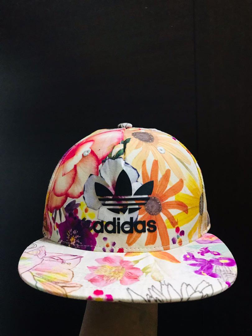 Adidas outlet floral snapback