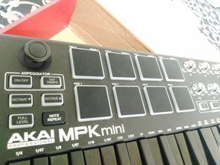 AKAI MPK midi 鍵盤