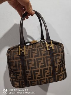 (Category: ) located in . Submitted by Handbags_90 (Listing ID 1146141025, Image 1). Description: .