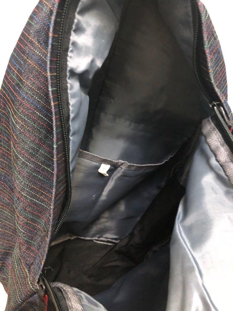 Backpack (Category: Strollers) located in Singapore. Submitted by vavecia (Listing ID 1145982227, Image 4). Description: Never used before. Condition 10/10 No side pockets for bottles Got front pouch. For a compartment inside. .
