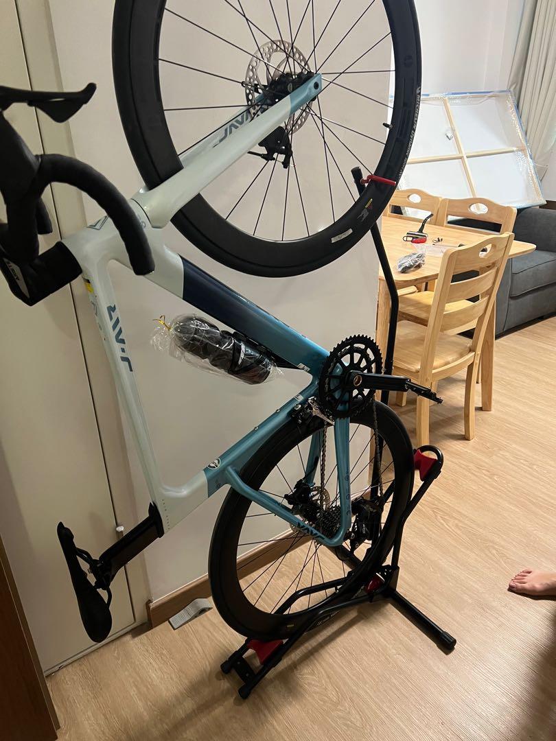 Road cycle stand 2025