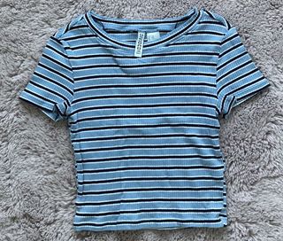 （分類：）位於 。 由 aina.thrift3 提交（商品編號 1146065817，圖片 1）。簡介： 。