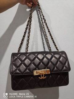 (Category: ) located in . Submitted by Handbags_90 (Listing ID 1146135450, Image 1). Description: .