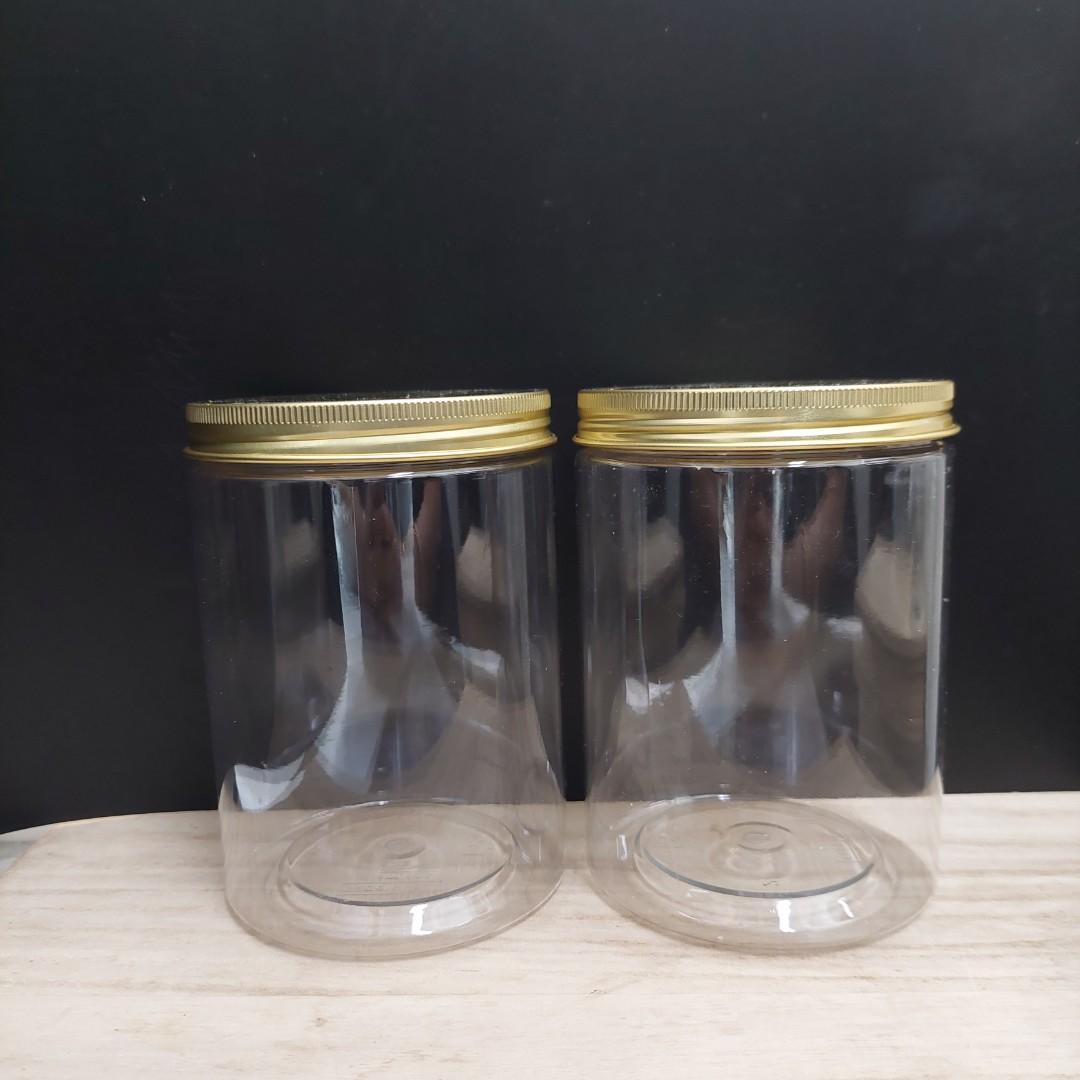 CONTAINER (Category: Food Organisation & Storage) located in Singapore. Submitted by yufeik (Listing ID 1146037303, Image 3). Description: 8.5cm x 12cm Gold ($0.50) 8.5cm x 8.5cm Transparent ($0.50) 10cmx8cm silver($0.50) 10cm x 10cm Silver/Gold/Red ($0.50) 10cm x 20cm gold container ($0.70) Min 10pcs per order self Collection only at SK.