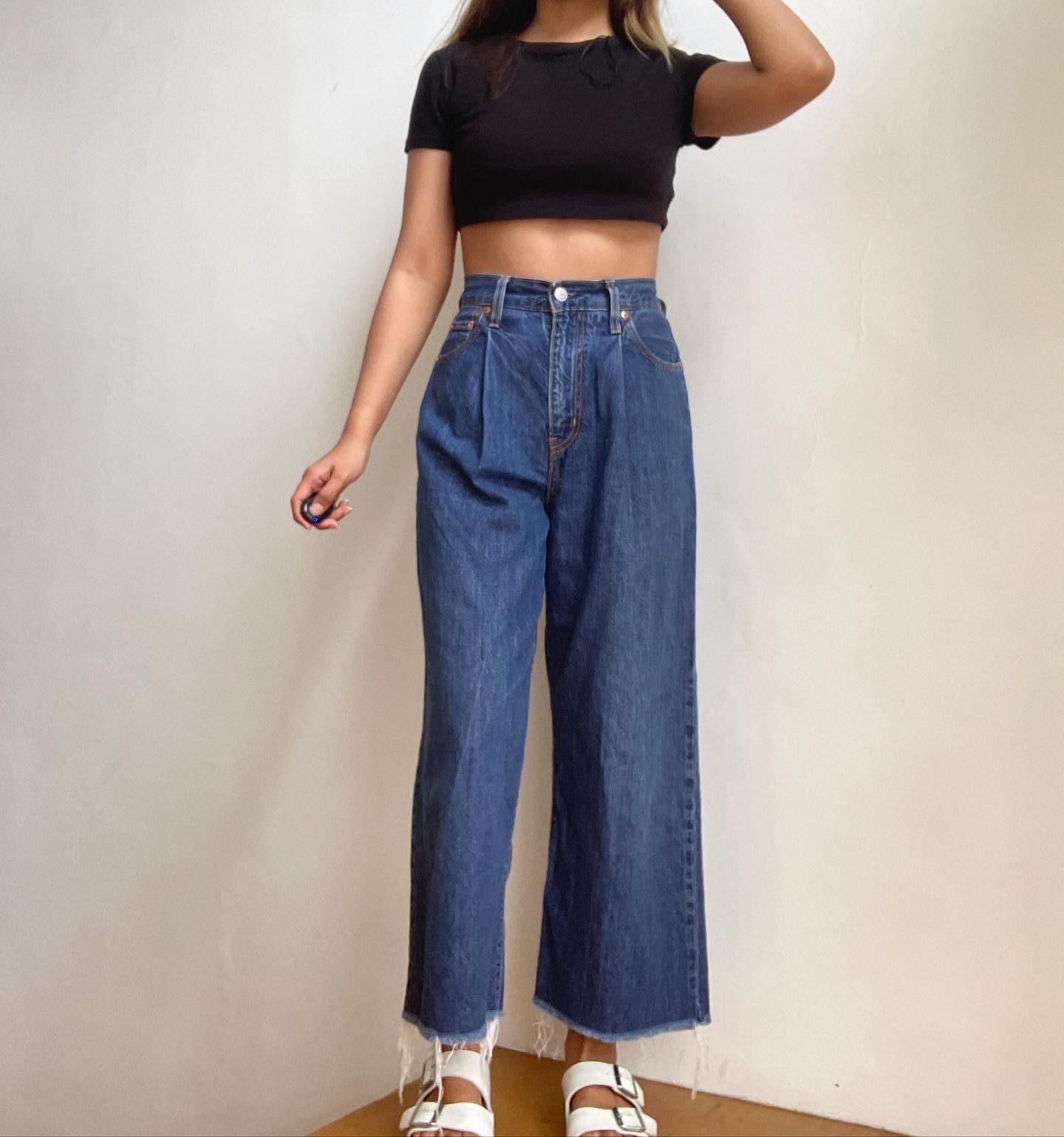 LEVI'S RIBCAGE PLEATED CROP JEANS, Women's Fashion, Bottoms, Jeans on  Carousell