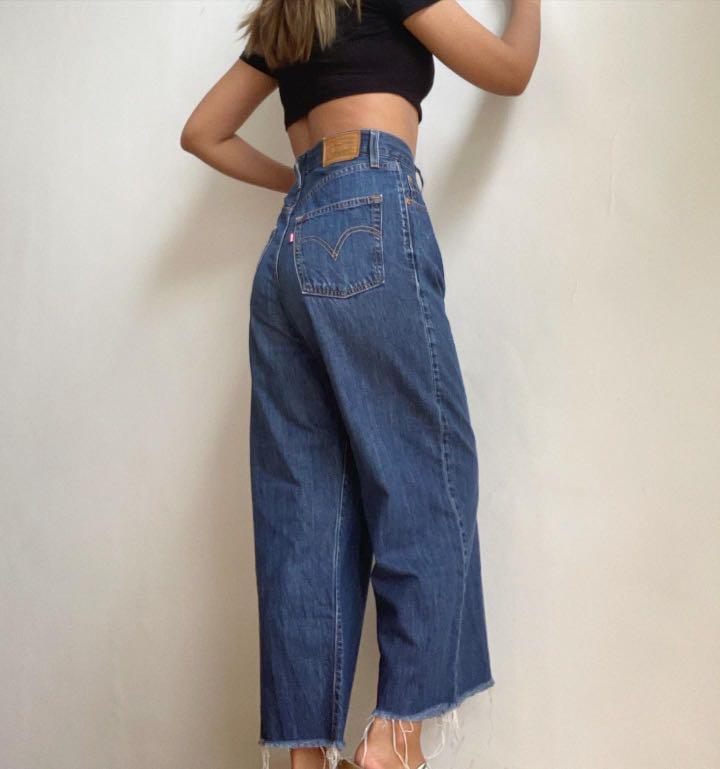 Levi's ribcage hotsell pleated crop jeans
