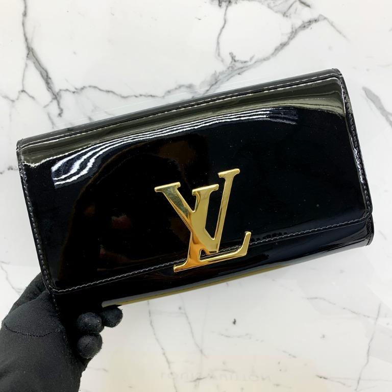 100% Authentic Louis Vuitton Poche Toilette NM, Luxury, Bags & Wallets on  Carousell