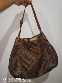 (Category: ) located in . Submitted by Handbags_90 (Listing ID 1146135023, Image 1). Description: .