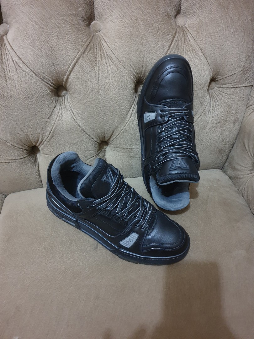 Mulus .authentic sepatu .sneakers louis vuitton .lv size 41 - Fashion Pria  - 908490593