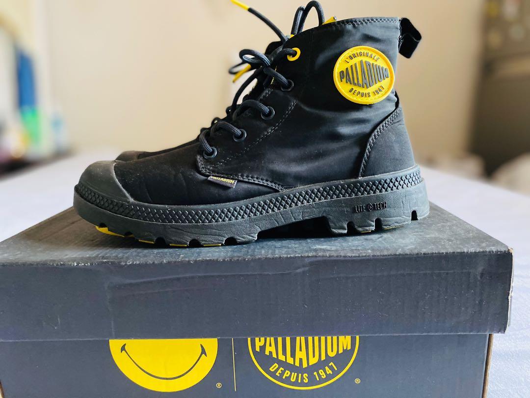 Palladium hotsell smiley boots