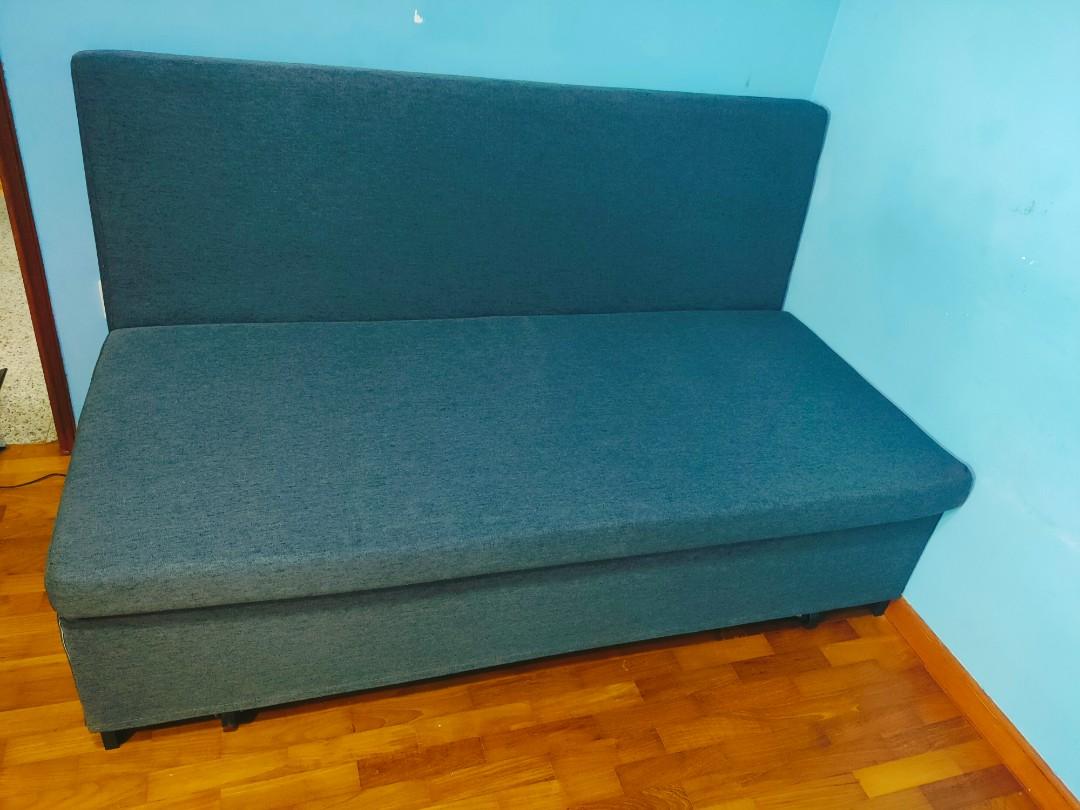 Queen Sofa bed in excellent condition foldable, flexible, Furniture