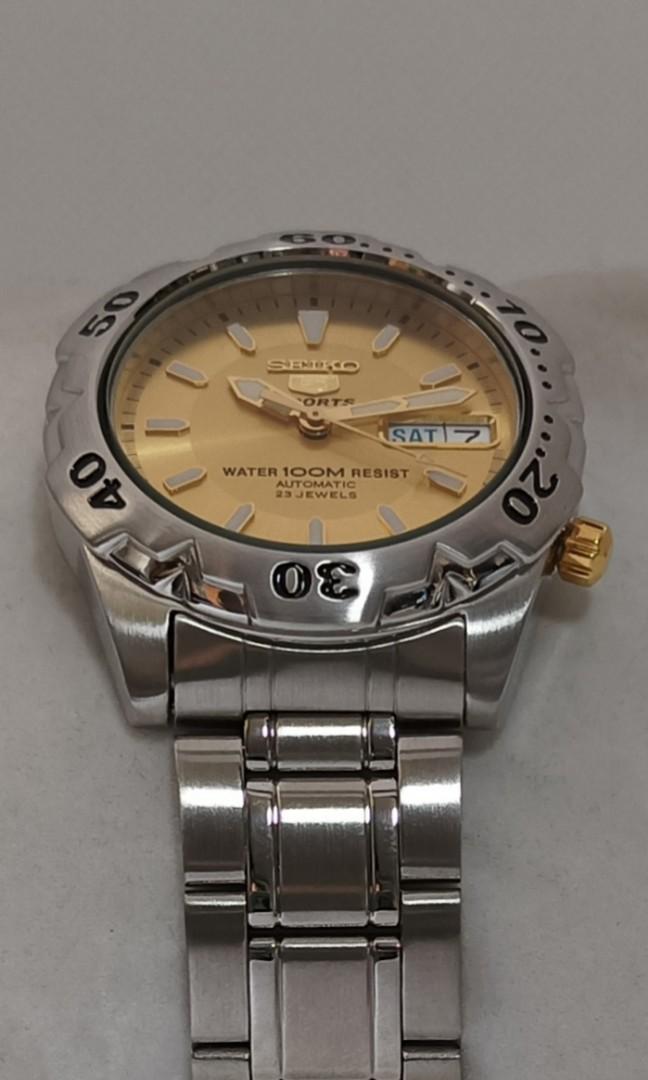 Rare Seiko 5 Sports Automatic 23 Jewels Day Date Watch Luxury