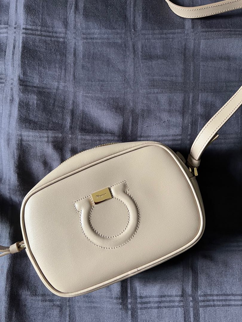 Salvatore ferragamo gancini camera deals bag