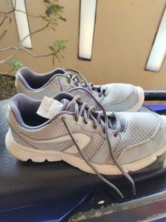 Sepatu Kalenji Decathlon size 38