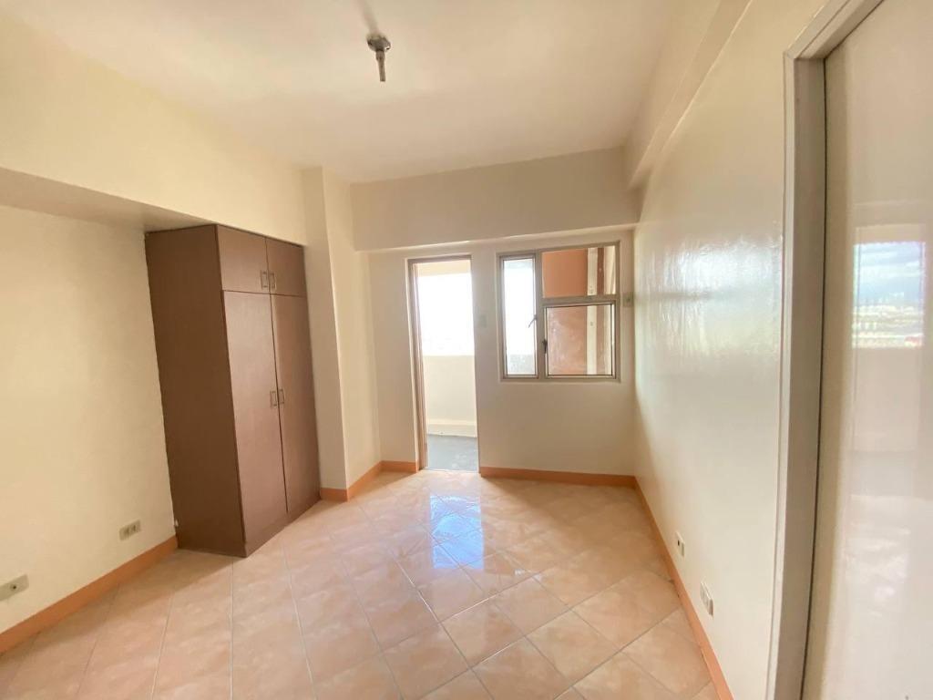 Studio w/ Balcony at The Manila Residences, near DLSUTaft, Property