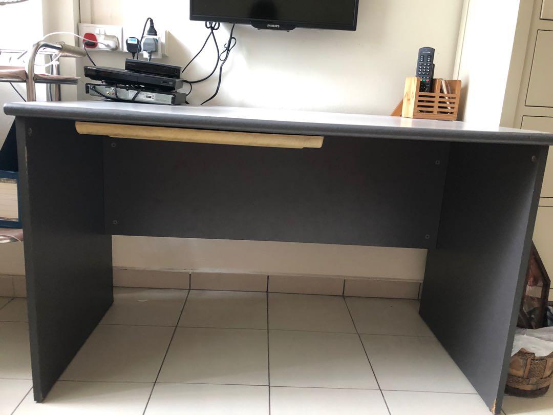 Study Table (Category: Tables & Sets) located in Singapore. Submitted by keendolphin_d5e944 (Listing ID 1146098129, Image 1). Description: Length- 118cm Depth-69 cm Height-71 cm .
