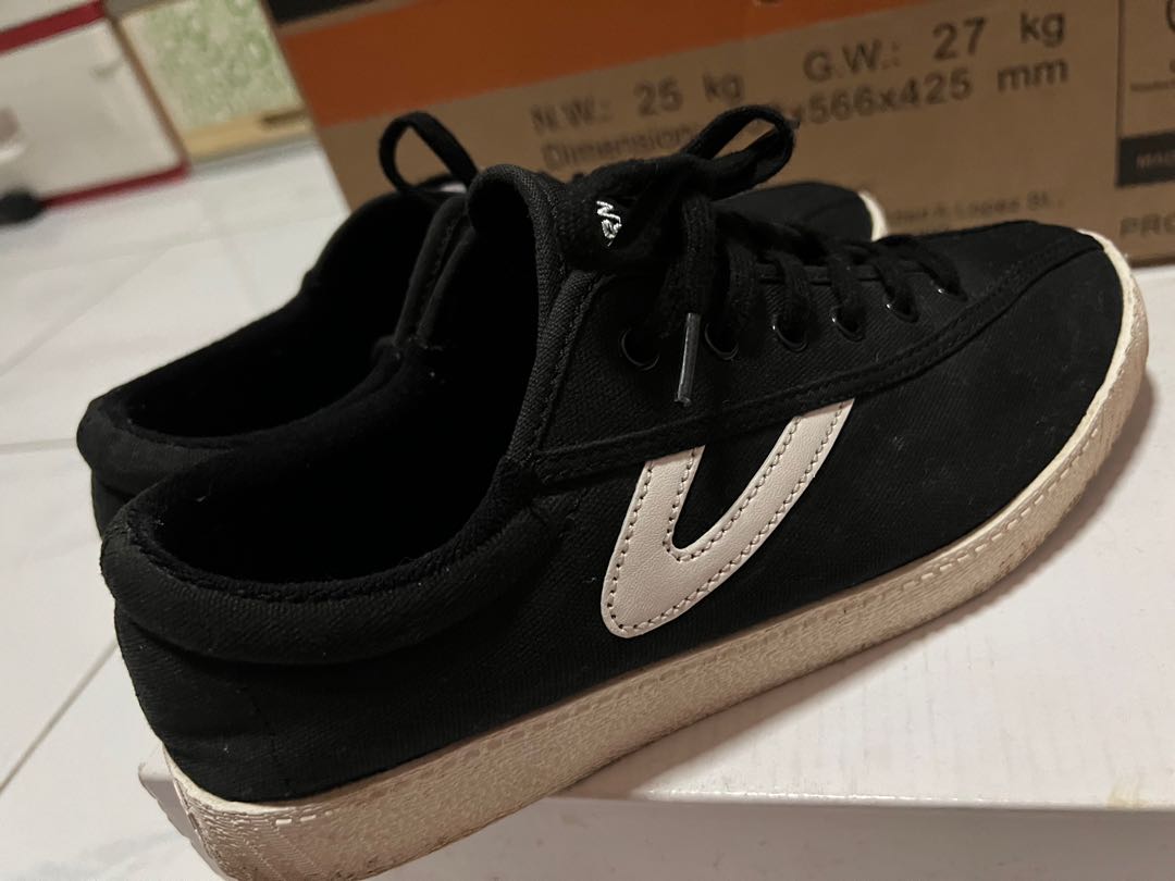 Tretorn shop black shoes