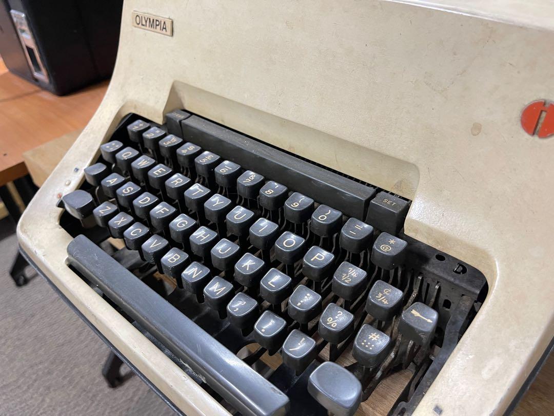 Typewriter display vantage home keyboard , Furniture & Home Living