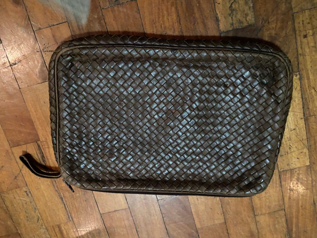Bottega Veneta brown clutch bag (Category: Luxury Bags & Wallets) located in Butuan. Submitted by natalday (Listing ID 1146289082, Image 1). Description: 13 imches length 9 inches height ykk zip .