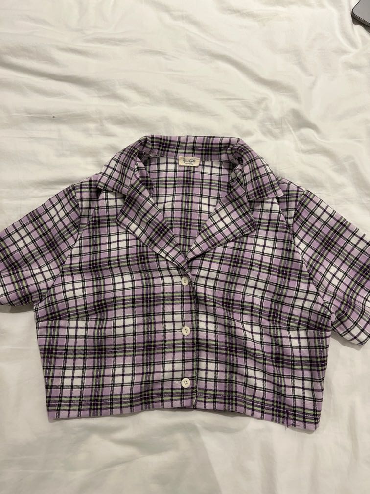 Brandy Melville Vivian Top, Women's Fashion, Tops, Others Tops on Carousell