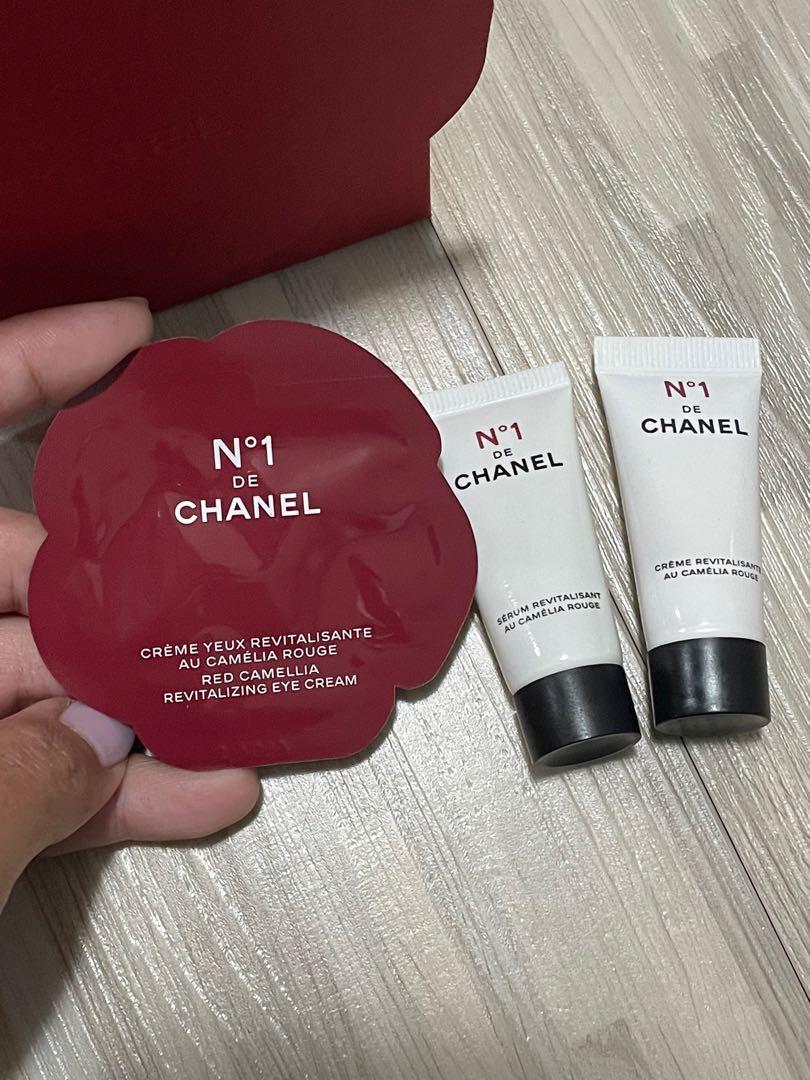 Chanel N°1 DE CHANEL Red Camellia Revitalizing Eye Cream (1ml/0.03 fl.oz.)  Sample Sachet