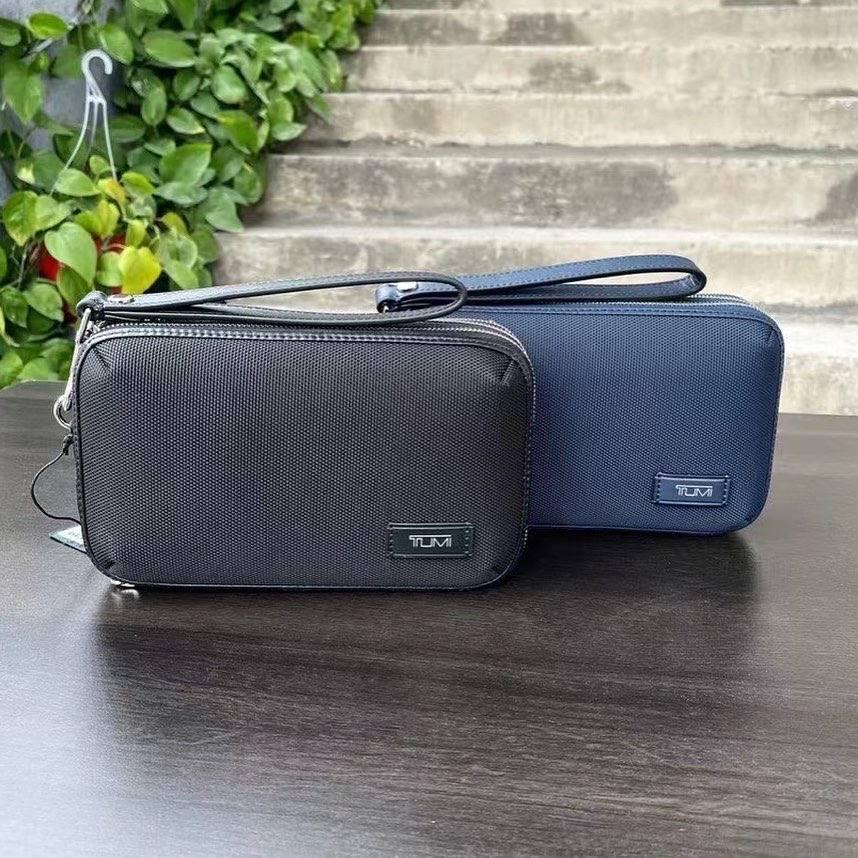 Clutch tumi 2025