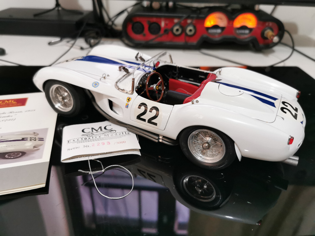 1/18 CMC フェラーリ 250 TR ポンツーンフェンダー 1958 - ミニカー