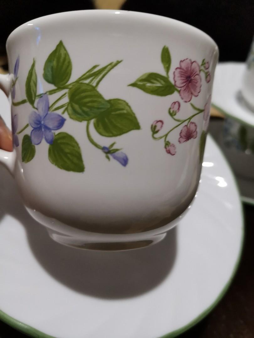 Corelle Delicate Array Cup and Saucer (Category: Dinnerware & Cutlery) located in Kuala Terengganu. Submitted by deeamirah (Listing ID 1146294168, Image 2). Description: Item preloved excellent condition 4 cup and 4 saucer.